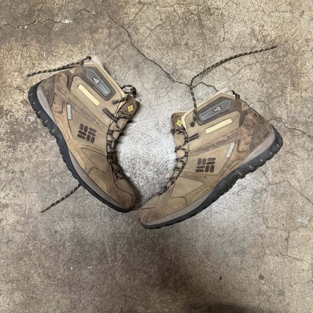 Columbia womens Yama Mid Hiking Boots Size 9 Truffle Brown Leather OutDry